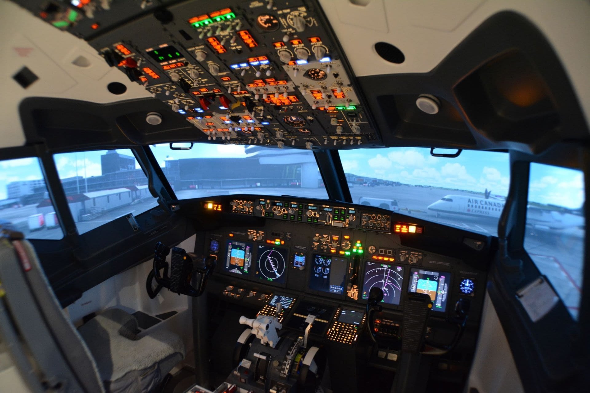 boeing 737 flight simulator cockpit